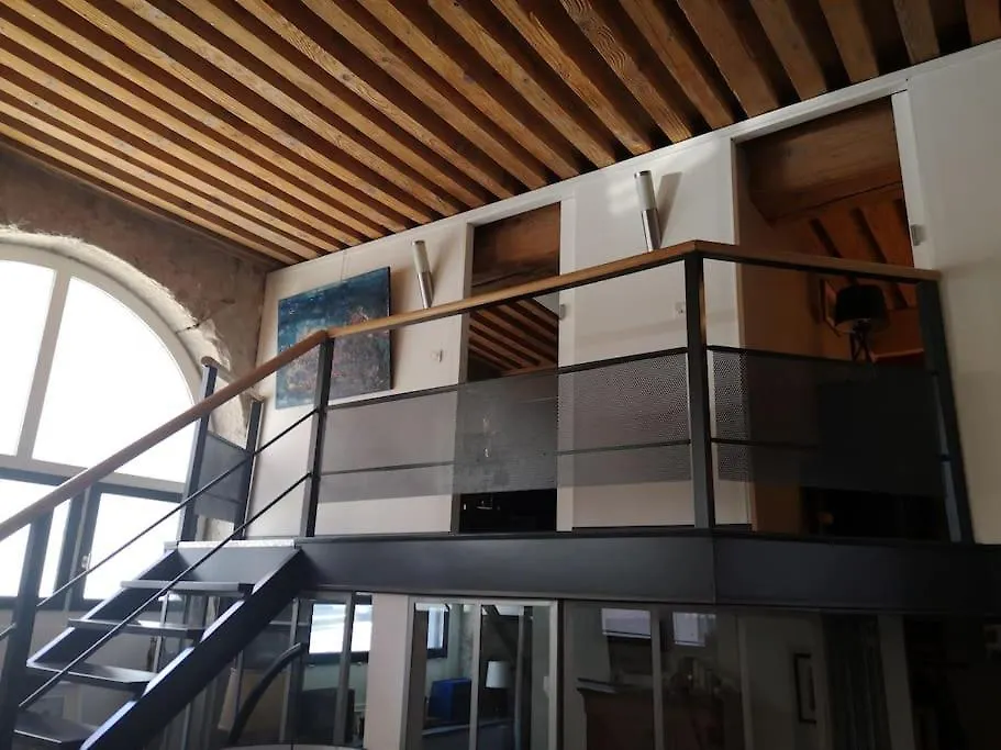 Bnbgones - Le Loft Bodin Croix Rousse - Metro Apartment Lyon 0*,  France